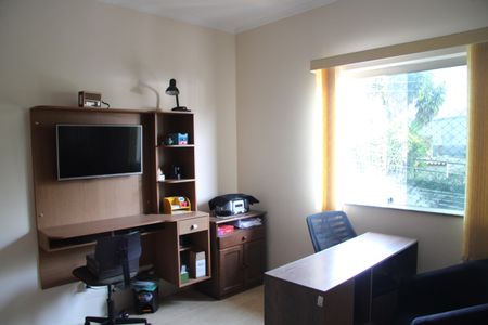 Casa à venda com 585m², 5 quartos e 6 vagasQuarto 