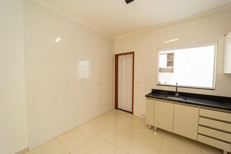 Cozinha de casa de condomínio para alugar com 2 quartos, 63m² em Penha de França, São Paulo