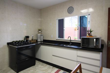 Casa à venda com 96m², 3 quartos e 2 vagasCozinha