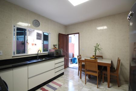 Casa à venda com 96m², 3 quartos e 2 vagasCozinha