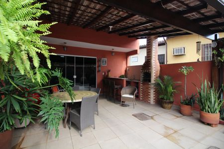 Casa à venda com 96m², 3 quartos e 2 vagasChurrasqueira