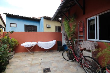 Casa à venda com 96m², 3 quartos e 2 vagasFundos