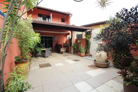 Casa à venda com 96m², 3 quartos e 2 vagasGaragem