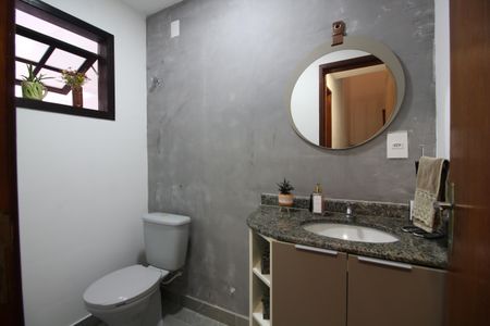 Casa à venda com 96m², 3 quartos e 2 vagasLavabo