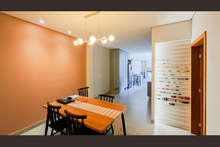 Casa à venda com 180m², 4 quartos e 1 vaga Casa à venda com 180m², 4 quartos e 1 vagaSala de Jantar