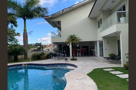 Casa à venda com 450m², 3 quartos e 6 vagasPiscina