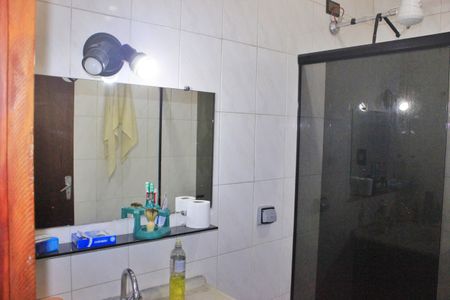 Casa à venda com 220m², 3 quartos e 3 vagasBanheiro 2