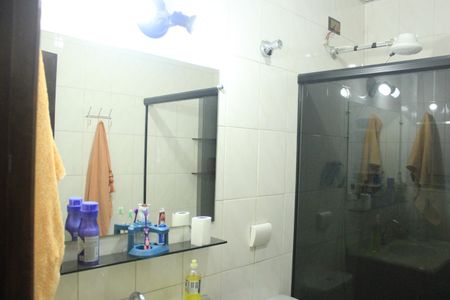 Casa à venda com 220m², 3 quartos e 3 vagasBanheiro 1