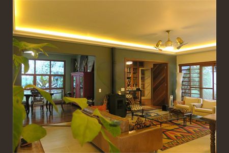 Casa à venda com 300m², 2 quartos e 2 vagas