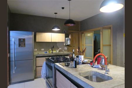Casa à venda com 300m², 2 quartos e 2 vagas