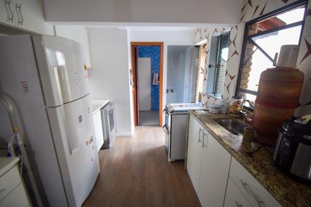 Casa à venda com 350m², 3 quartos e 2 vagas Casa à venda com 350m², 3 quartos e 2 vagasCozinha