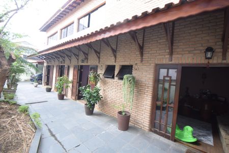 Casa à venda com 350m², 3 quartos e 2 vagas Casa à venda com 350m², 3 quartos e 2 vagasQuintal