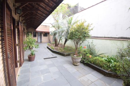 Casa à venda com 350m², 3 quartos e 2 vagas Casa à venda com 350m², 3 quartos e 2 vagasQuintal