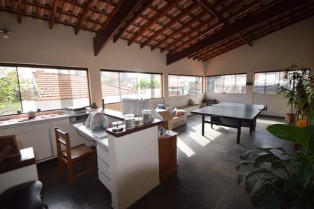 Casa à venda com 350m², 3 quartos e 2 vagas Casa à venda com 350m², 3 quartos e 2 vagasSalão de Festas