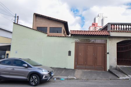 Casa à venda com 350m², 3 quartos e 2 vagas Casa à venda com 350m², 3 quartos e 2 vagasFachada