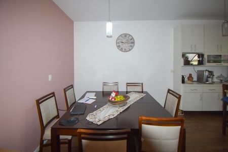 Casa à venda com 350m², 3 quartos e 2 vagas Casa à venda com 350m², 3 quartos e 2 vagasSala de Jantar