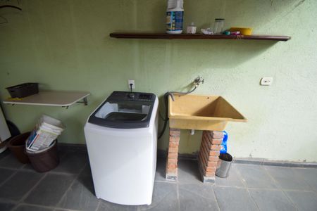 Casa à venda com 350m², 3 quartos e 2 vagas Casa à venda com 350m², 3 quartos e 2 vagasÁrea de Serviço