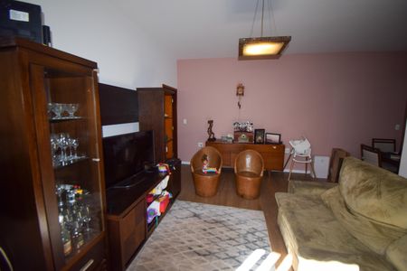 Casa à venda com 350m², 3 quartos e 2 vagas Casa à venda com 350m², 3 quartos e 2 vagasSala