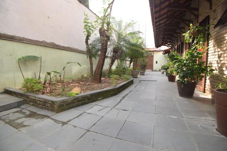 Casa à venda com 350m², 3 quartos e 2 vagas Casa à venda com 350m², 3 quartos e 2 vagasQuintal