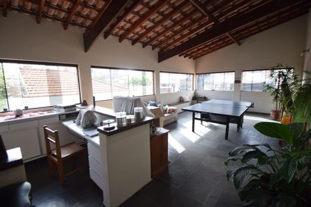 Casa à venda com 350m², 3 quartos e 2 vagas Casa à venda com 350m², 3 quartos e 2 vagasSalão de Festas