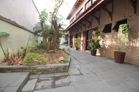 Casa à venda com 350m², 3 quartos e 2 vagas Casa à venda com 350m², 3 quartos e 2 vagasQuintal