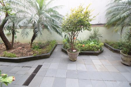 Casa à venda com 350m², 3 quartos e 2 vagas Casa à venda com 350m², 3 quartos e 2 vagasQuintal