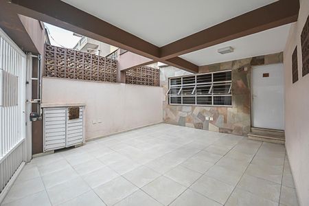 Casa à venda com 208m², 3 quartos e 2 vagas Casa à venda com 208m², 3 quartos e 2 vagasGaragem