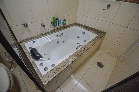 Casa à venda com 208m², 3 quartos e 2 vagas Casa à venda com 208m², 3 quartos e 2 vagasBanheiro