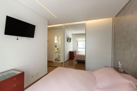 Apartamento à venda com 77m², 2 quartos e 2 vagas Apartamento à venda com 77m², 2 quartos e 2 vagasSuíte