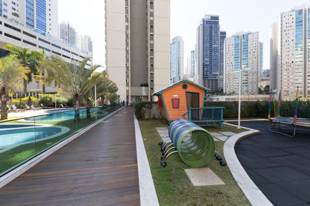 Apartamento à venda com 77m², 2 quartos e 2 vagas Apartamento à venda com 77m², 2 quartos e 2 vagasÁrea comum - Playground