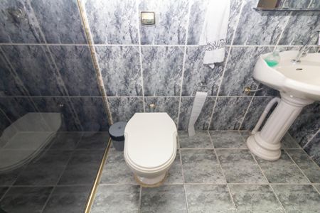 Casa à venda com 359m², 3 quartos e 2 vagas Casa à venda com 359m², 3 quartos e 2 vagasBanheiro de Serviço