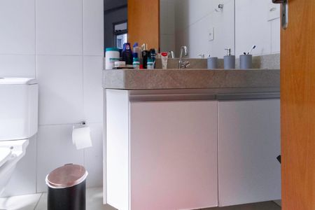 Apartamento à venda com 100m², 3 quartos e 2 vagas Apartamento à venda com 100m², 3 quartos e 2 vagasBanheiro da suíte