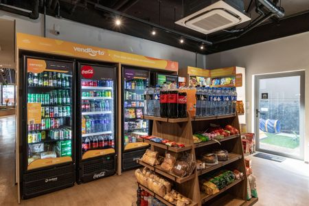 Apartamento para alugar com 28m², 1 quarto e sem vaga Apartamento para alugar com 28m², 1 quarto e sem vagaÁrea comum - mercadinho