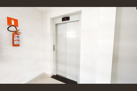 Apartamento à venda com 38m², 2 quartos e sem vaga Apartamento à venda com 38m², 2 quartos e sem vagaElevador
