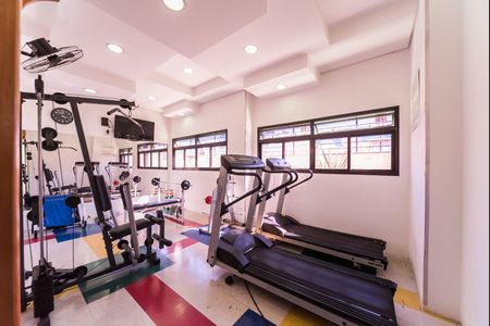 Apartamento à venda com 133m², 3 quartos e 3 vagas Apartamento à venda com 133m², 3 quartos e 3 vagasÁrea comum - Academia