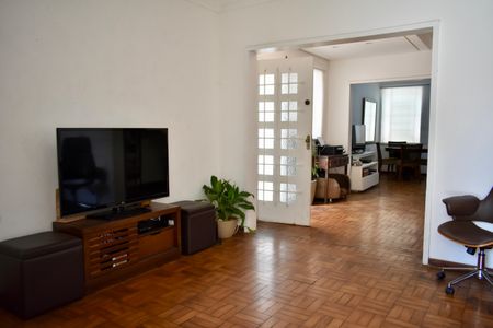 Casa à venda com 350m², 3 quartos e 2 vagas Casa à venda com 350m², 3 quartos e 2 vagasSala