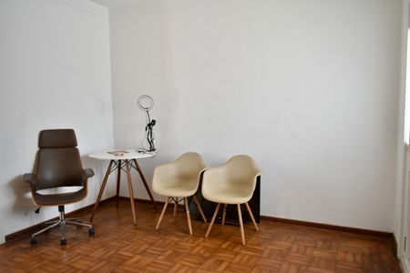 Casa à venda com 350m², 3 quartos e 2 vagas Casa à venda com 350m², 3 quartos e 2 vagasSala