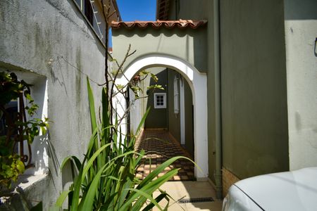Casa à venda com 350m², 3 quartos e 2 vagas Casa à venda com 350m², 3 quartos e 2 vagasFachada