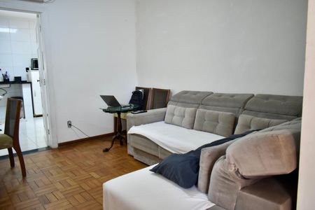 Casa à venda com 350m², 3 quartos e 2 vagas Casa à venda com 350m², 3 quartos e 2 vagasSala