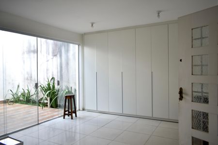 Casa à venda com 350m², 3 quartos e 2 vagas Casa à venda com 350m², 3 quartos e 2 vagasÁrea  Comum - Salão
