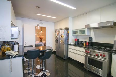 Apartamento à venda com 575m², 4 quartos e 4 vagas Apartamento à venda com 575m², 4 quartos e 4 vagasCozinha