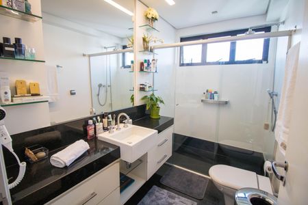 Apartamento à venda com 575m², 4 quartos e 4 vagas Apartamento à venda com 575m², 4 quartos e 4 vagasBanheiro do Quarto 2