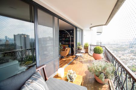 Apartamento à venda com 575m², 4 quartos e 4 vagas Apartamento à venda com 575m², 4 quartos e 4 vagasVaranda da Sala