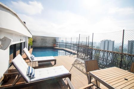 Apartamento à venda com 575m², 4 quartos e 4 vagas Apartamento à venda com 575m², 4 quartos e 4 vagasCobertura