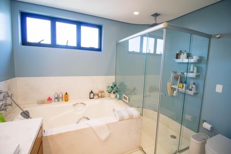 Apartamento à venda com 575m², 4 quartos e 4 vagas Apartamento à venda com 575m², 4 quartos e 4 vagasBanheiro do Quarto 4