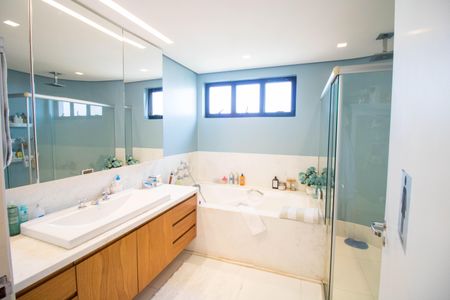 Apartamento à venda com 575m², 4 quartos e 4 vagas Apartamento à venda com 575m², 4 quartos e 4 vagasBanheiro do Quarto 4