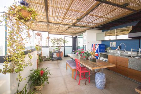 Apartamento à venda com 575m², 4 quartos e 4 vagas Apartamento à venda com 575m², 4 quartos e 4 vagasCobertura