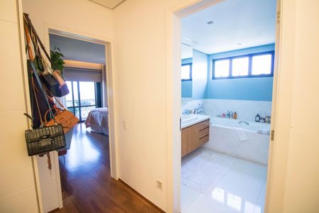 Apartamento à venda com 575m², 4 quartos e 4 vagas Apartamento à venda com 575m², 4 quartos e 4 vagasCorredor