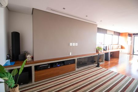 Apartamento à venda com 575m², 4 quartos e 4 vagas Apartamento à venda com 575m², 4 quartos e 4 vagasCobertura