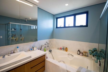 Apartamento à venda com 575m², 4 quartos e 4 vagas Apartamento à venda com 575m², 4 quartos e 4 vagasBanheiro do Quarto 4